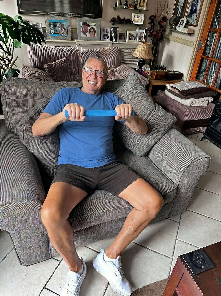 Juubie customer holding the bar